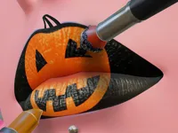 https://www.y8gamesx.com/game/lip-art